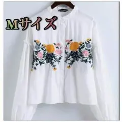 【大人気】刺繍花柄フリルブラウス　Mサイズ