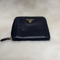 美品PRADA ブラック 二つ折り財布　コンパクトウォレット　ユニセックス