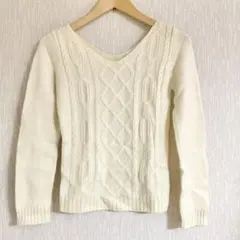 匿名配送 ウールアクリルＶネックケーブル柄白長袖ニット ホワイト長袖セーター M