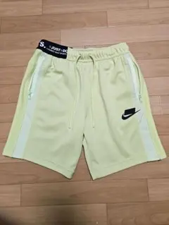 NIKE NSW ナイキスポーツウェア　S　ショートパンツ　ライム 蛍光のサムネイル