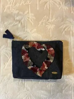 新品未使用✨ブルーレーベル　クレストブリッジ ハートフリルポーチ　デニム地