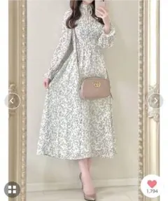 胸元シャーリングキャンディースリーブフラワープリントワンピース