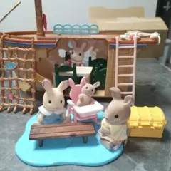 値引き!!!!シルバニアファミリー海辺の 船と人形４体＆家具セット