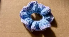 ハンドメイド　編み物　水色と紫のフリルシュシュ