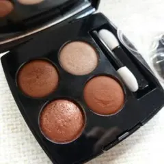 CHANEL レキャトルオンブル 372