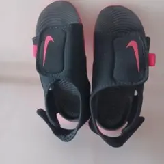 Nike 黒/ピンク ベルクロサンダル