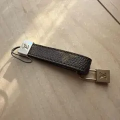 LouisVuitton キーホルダー ブラウン　ルイヴィトンのサムネイル