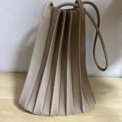 プリーツ ショルダーバッグ ベージュのサムネイル