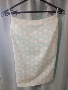 水色と白のドット柄タイトスカート