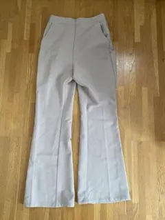 GU ベージュ フレアパンツ M