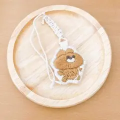 走るくまの刺繍ストラップ