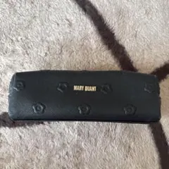 MARY QUANT シンプルエンボスデイジースクエアペンケース ブラック