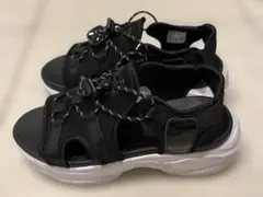 NUOVOgirlブラックストラップサンダル 22センチ