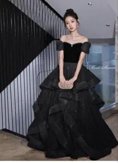 ブラックドレス フリル付き