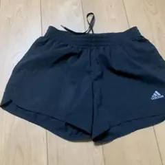 adidas 黒ショートパンツ リフレクター付き
