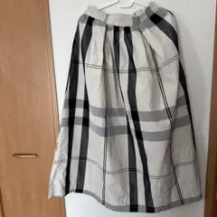 美品　黒チェックフレアスカート