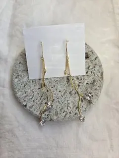 ゴールドクリスタルロングピアス