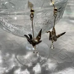 折り鶴デザインのピアス