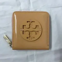 二つ折り財布 エナメル ベージュ