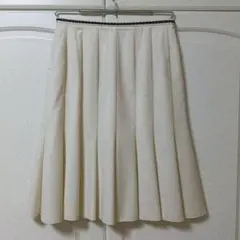 白 プリーツスカート