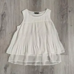 n.g.e.u. ホワイト プリーツ ノースリーブ