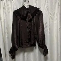 NICE CLAUP フリル付きダークブラウンシャツ