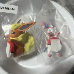 一番くじ　ポケモン　F賞　街歩きちらりんフレンズ　ニンフィア、ブースター