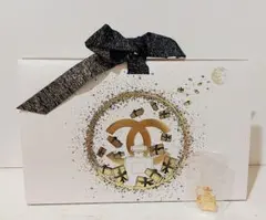 CHANELシャネル2023ホリデーギフトボックス　チャーム付き