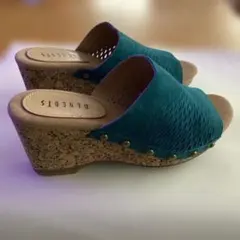 ベネビス(ベルメゾン)ターコイズ スエード サンダルのサムネイル