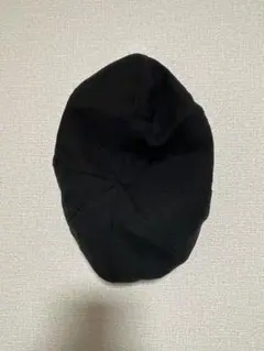 黒のベレー帽