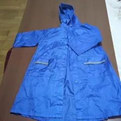 120 ブルーのレインコート