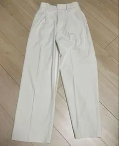 UNIQLO タックワイドパンツ　白