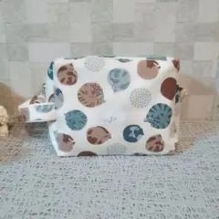 ねこ柄ボックスポーチ　コスメポーチ　まんまるねこ　花　マルチポーチ　猫　ネコ