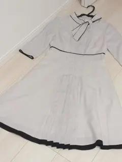 アプワイザーリッシェ ワンピース グレー ボウタイ プリーツ