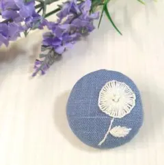 刺繍くるみボタン　まんまるお花ホワイトA　(ヘアゴムorブローチ)