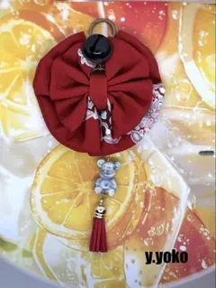 ハンドメイド❤️着物リメイク❣️赤いリボン型チャーム クマ付き