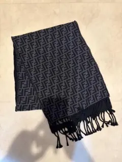 GIVENCHY 4G ロゴ マフラー ストール yvnlazy着用 - メルカリ