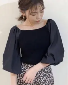 【新品同様品】スナイデル SNIDEL パフスリーブオフショルニットプルオーバー