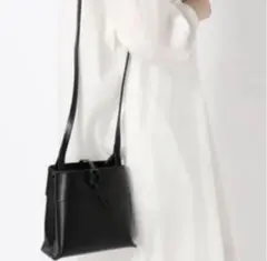 KARA レザー ミニ サコッシュ ショルダーバッグ ポーチ スクエア 本革