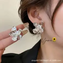 立体フラワー ピアス｜上品デザイン 花びらモチーフ シルバー