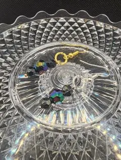 黒と虹色のビーズのピアス ハンドメイド