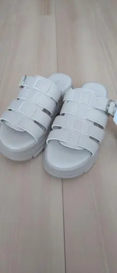 ハニーズ　グルカミュールサンダル未使用