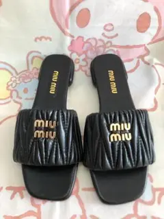 miumiuロゴサンダル　黒　グリッター34 新品未使用正規品 2025年最新】miumiu サンダルの人気アイテム - メルカリ