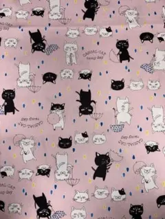 猫柄ピンク綿生地 雨の日デザイン約110cm×49cm