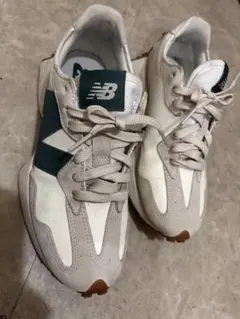 ニューバランス327 現行モデル　24.5センチ ニューバランス 327（レディースシューズ）（サイズ（cm）：24.5