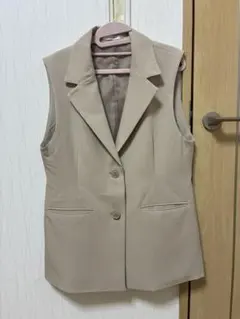 レディース　ジレ　Honeys ベージュ　Sサイズ