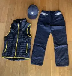 ゴルフウェアセット　（ジャケット、パンツ 、キャップ）