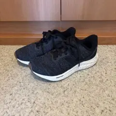 黒　メッシュランニングシューズ　ニューバランス