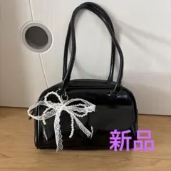 黒のショルダーバッグ パールとレースのリボン付き