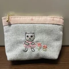 猫刺繍ミニポーチ　ハンドメイド